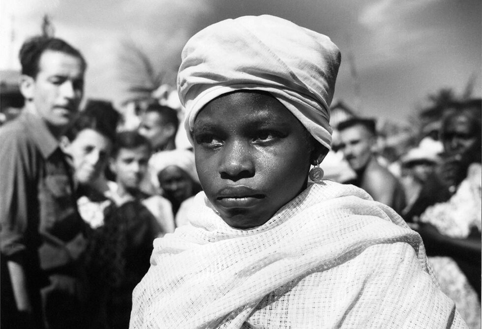 Criança na Festa de Iemanjá, no Rio Vermelho, década de 1940
